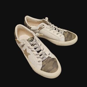 Vintage Havana sneakers size 8 Stylish White and Camouflage with Gold Star
